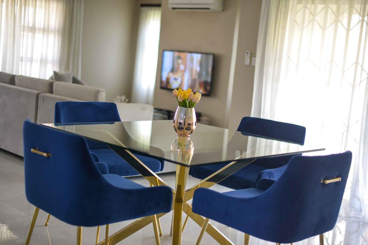 Immaculate Villa 哈博罗内 外观 照片
